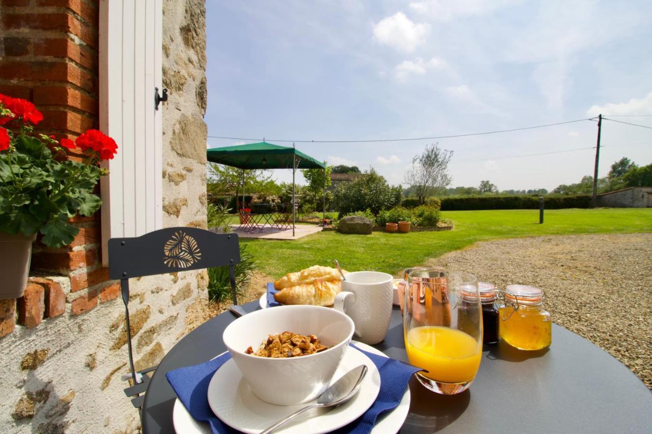 Bed and Breakfast O Trois Oliviers Louin Zewnętrze zdjęcie