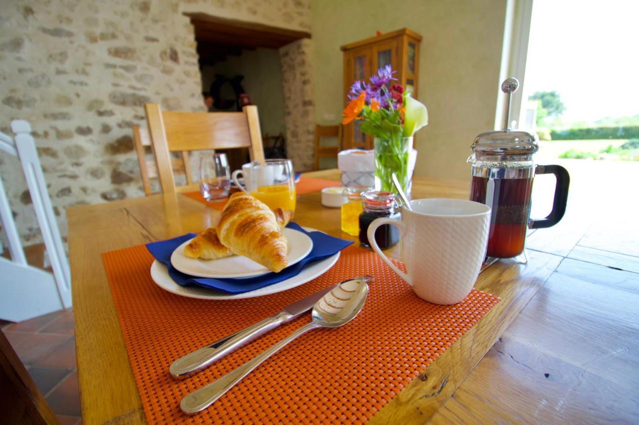 Bed and Breakfast O Trois Oliviers Louin Zewnętrze zdjęcie