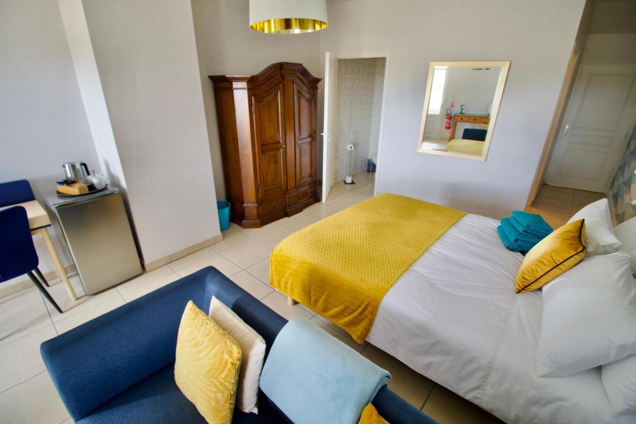 Bed and Breakfast O Trois Oliviers Louin Zewnętrze zdjęcie