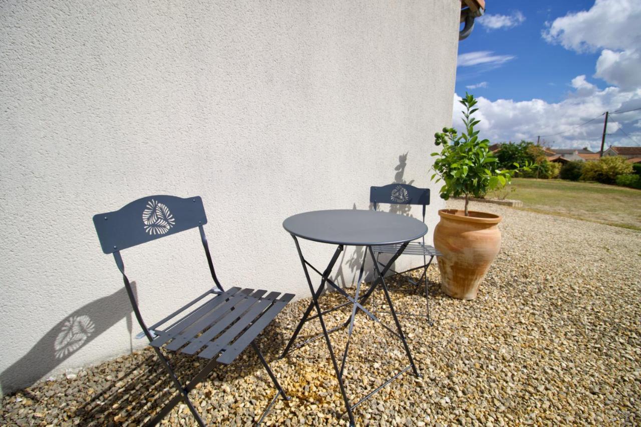 Bed and Breakfast O Trois Oliviers Louin Zewnętrze zdjęcie