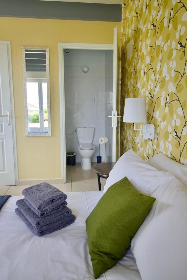 Bed and Breakfast O Trois Oliviers Louin Zewnętrze zdjęcie