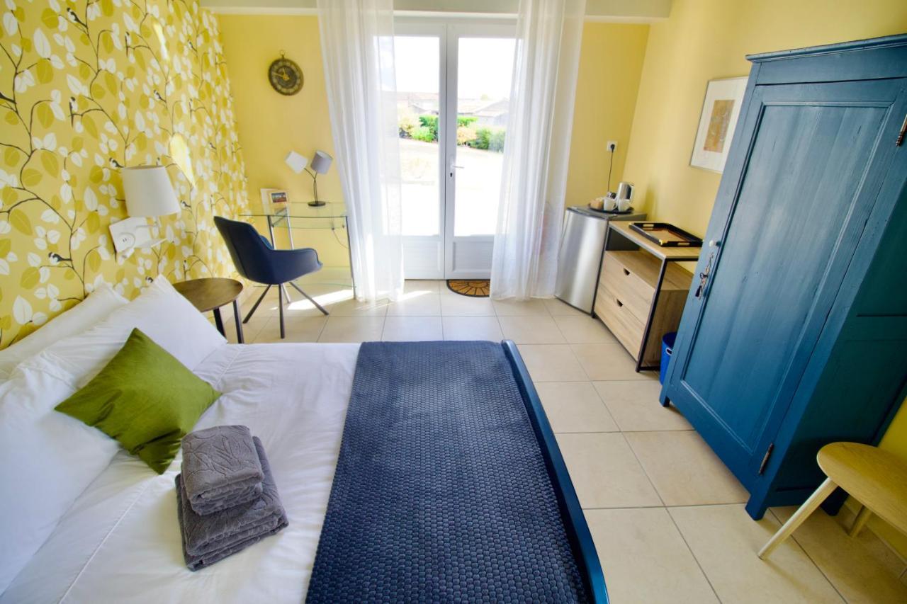 Bed and Breakfast O Trois Oliviers Louin Zewnętrze zdjęcie