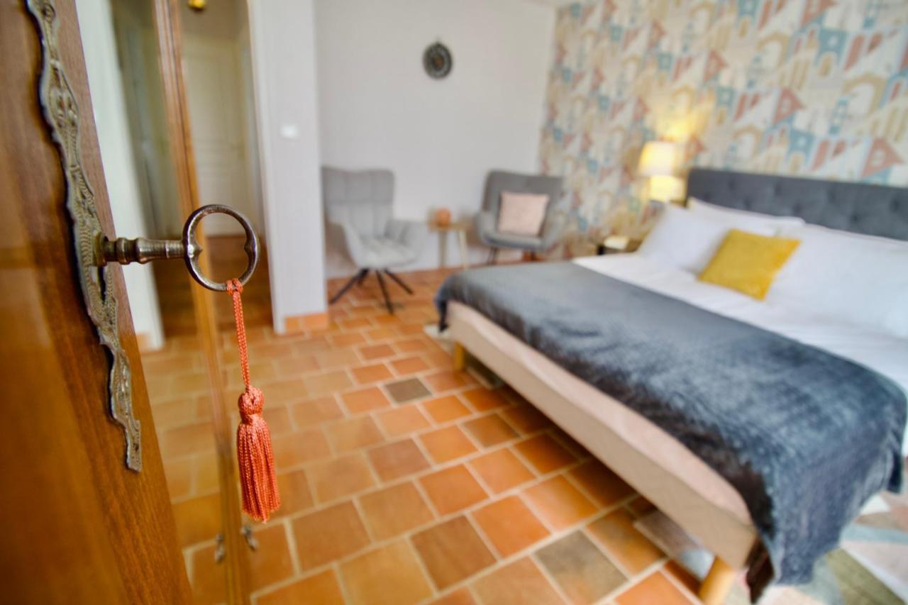 Bed and Breakfast O Trois Oliviers Louin Zewnętrze zdjęcie